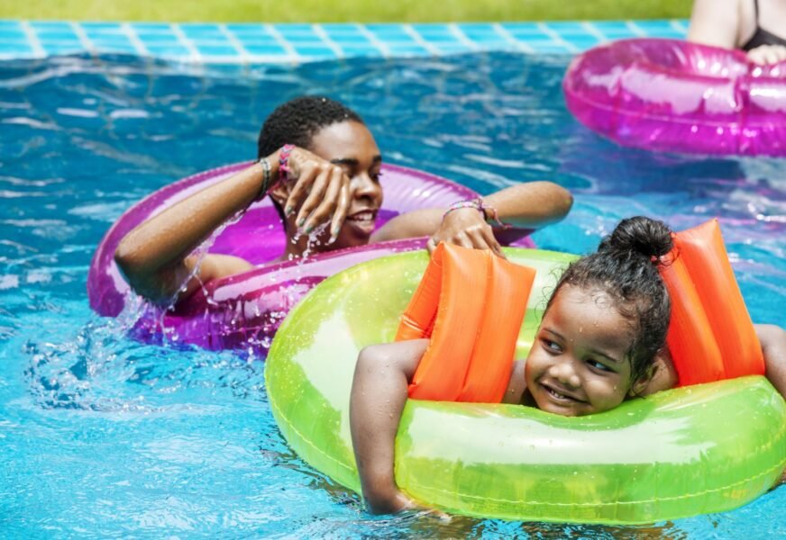 Closeup,Of,Black,Mother,And,Daughter,Enjoying,The,Pool,With